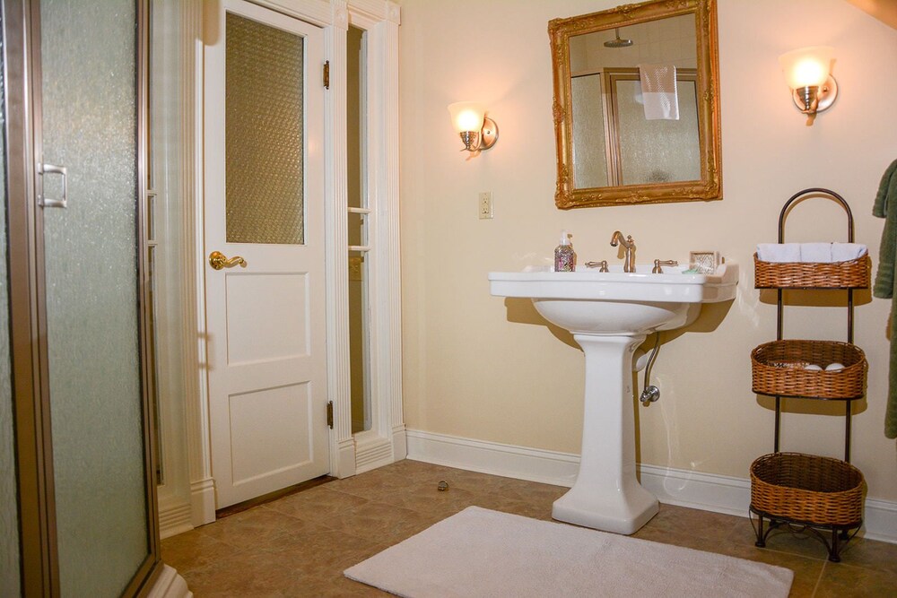The Towers Bed & Breakfast - photo 25