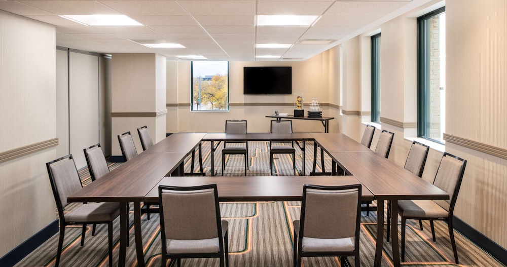 Hilton Garden Inn Flint Downtown - photo 42