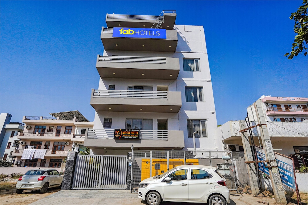 Fabhotel Moon - last minute hotel in Gurgaon