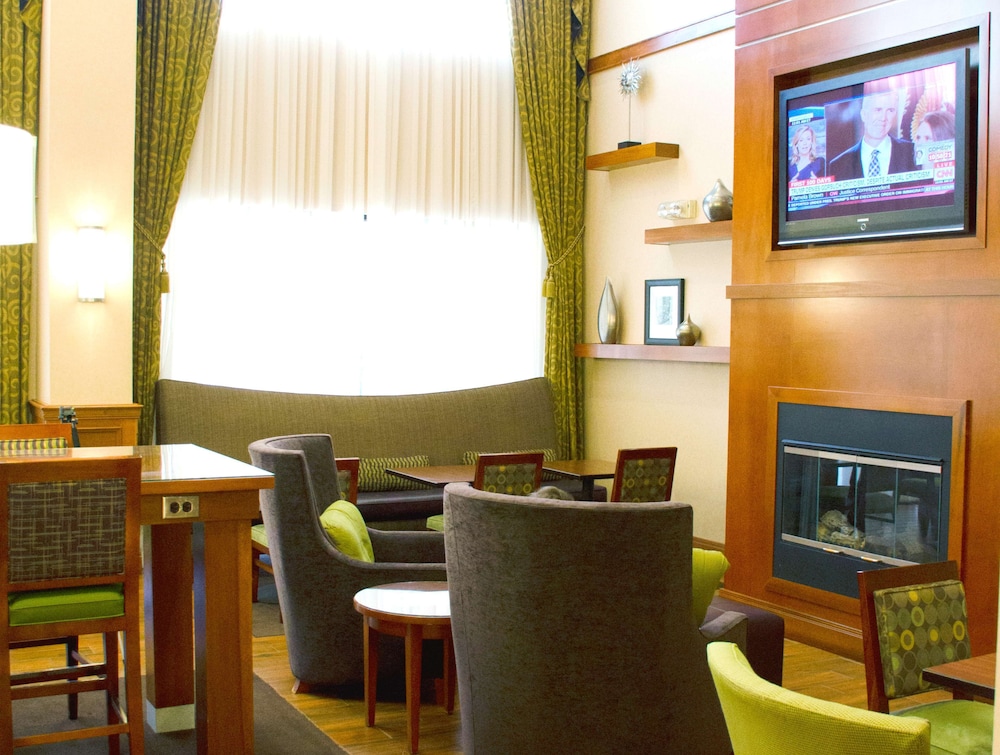 Hampton Inn and Suites College Station - photo 8
