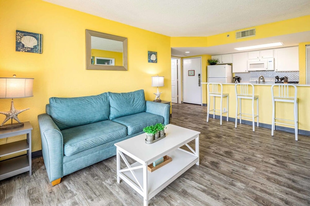 Tortuga Suite at Sunrise Suites Resort Heated Pool Hot Tub & Free Parking - photo 6
