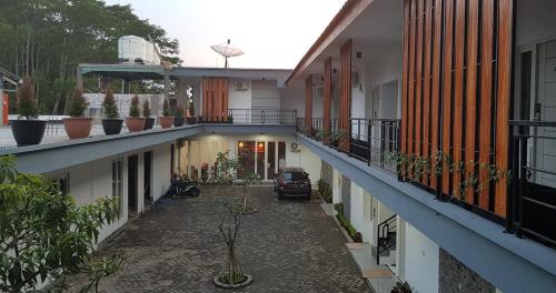 Crystal Inn — hotel in Pasuruan