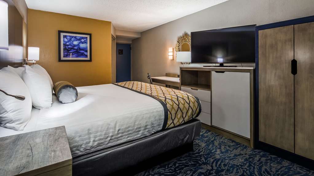 Best Western Plus Bloomington East Hotel - photo 3