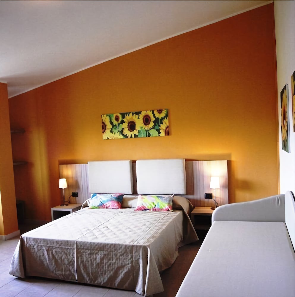 La Maison Rouge Resort — hotel in Ginosa