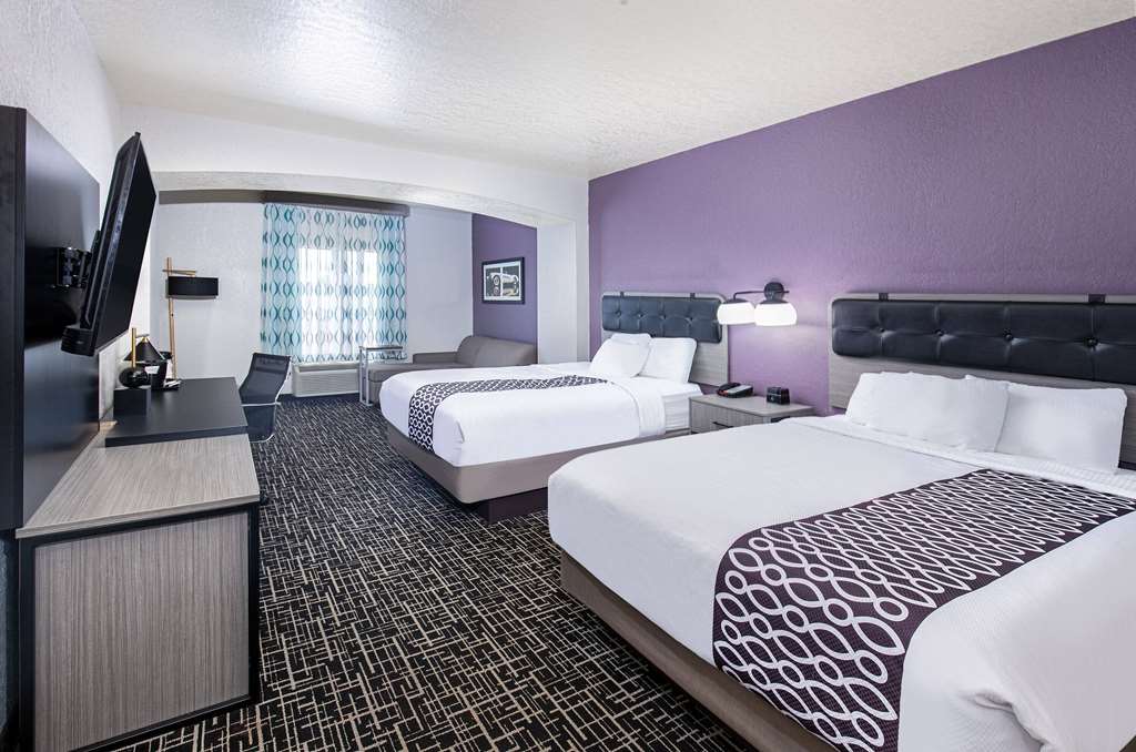 La Quinta Inn & Suites by Wyndham Bowling Green - photo 52