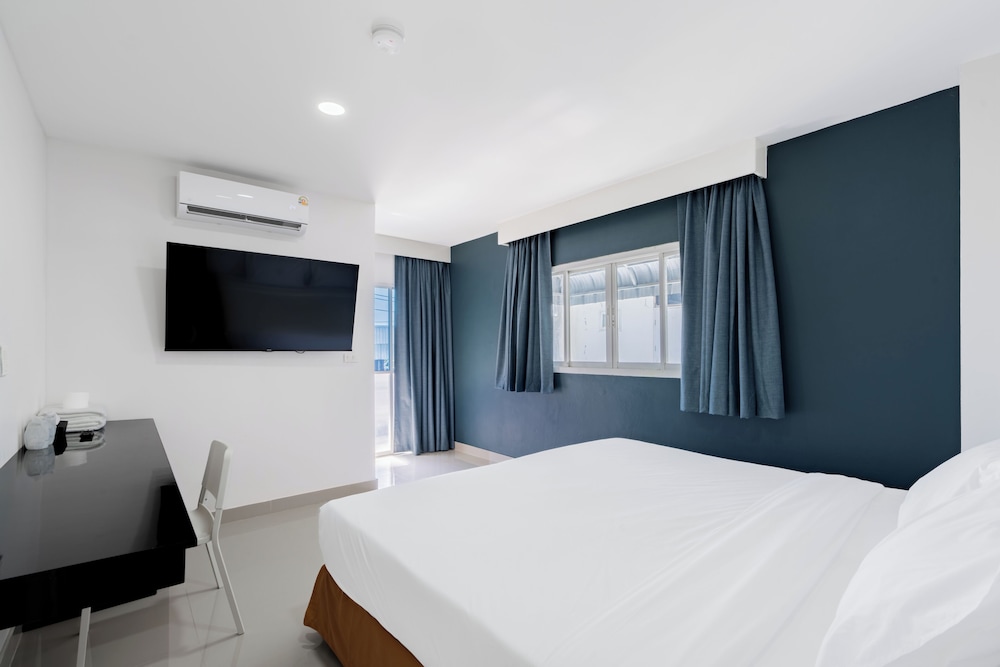 Terminal2 Hotel Phukettown — hotel in Ratsada