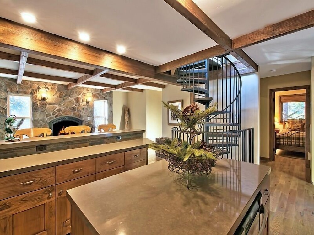 3877 Crest Drive - photo 9