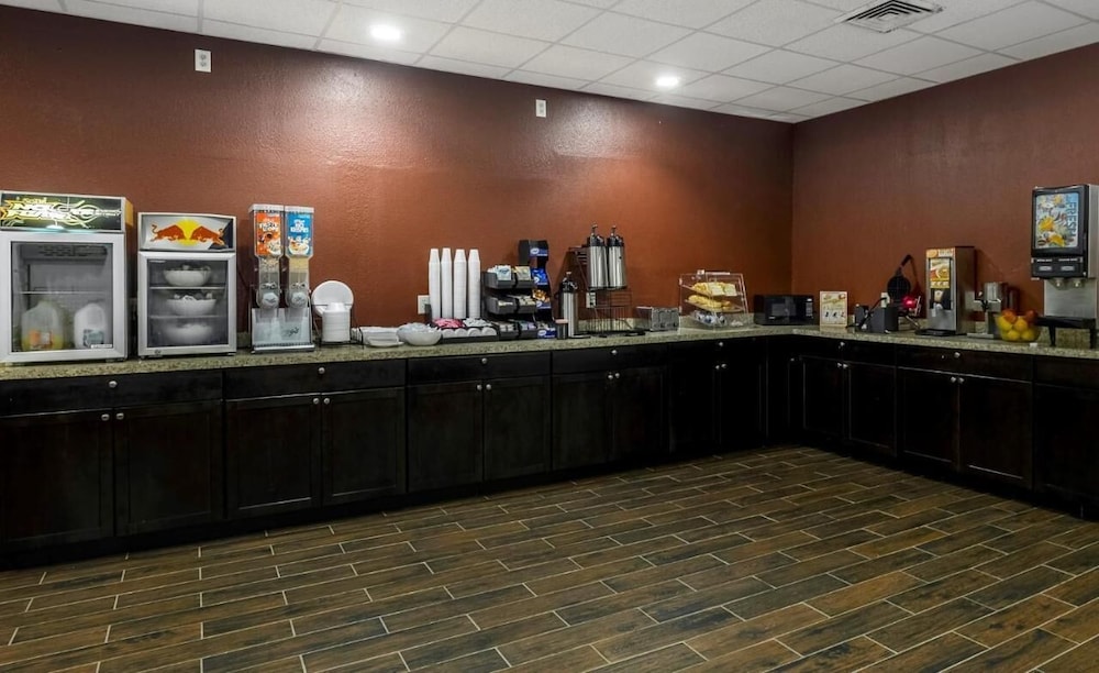 Days Inn by Wyndham Williamsport - photo 23