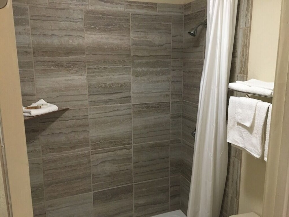 Whispering Creek Lodging & RV Resort - photo 28