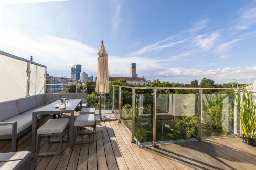 SkyLine Apartment mit Terrasse close to Lakes — 4-Star Luxury Hotel in Vienna, Austria