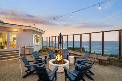 Entire Oceanfront Home Breathtaking 180 Views Near San Francisco — 4-Star Luxury Hotel in Montara, United States