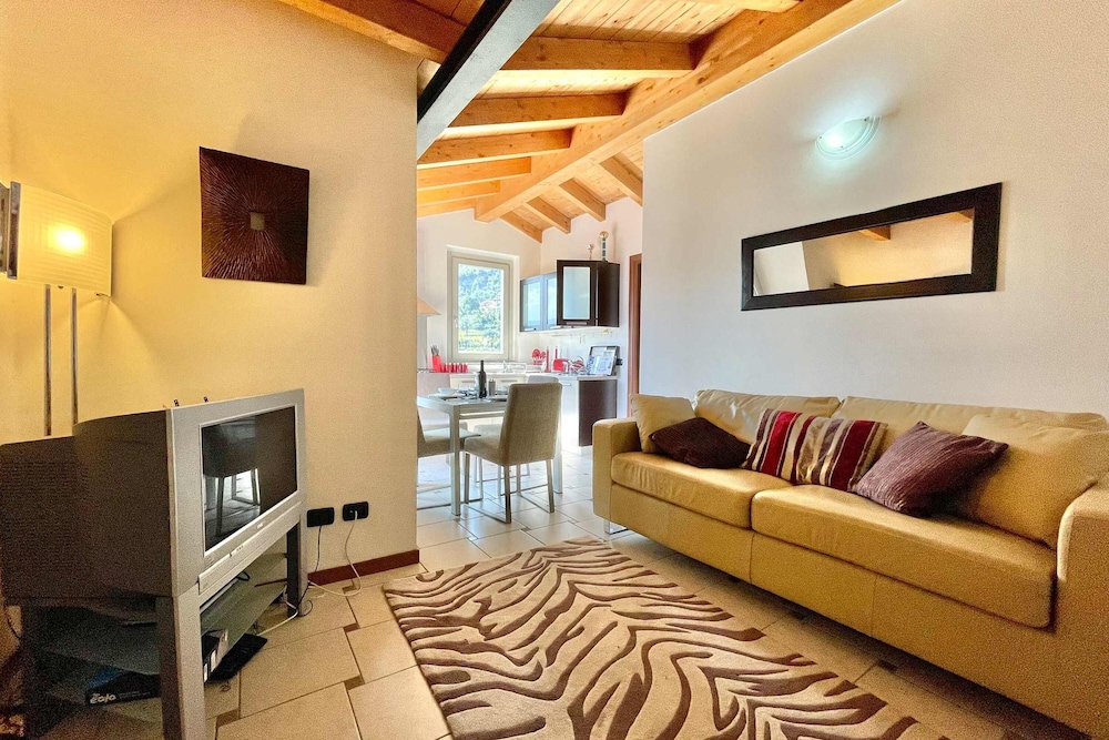 Belvedere Apt. 5 — 4-Star Luxury Hotel in Tremezzo, Italy