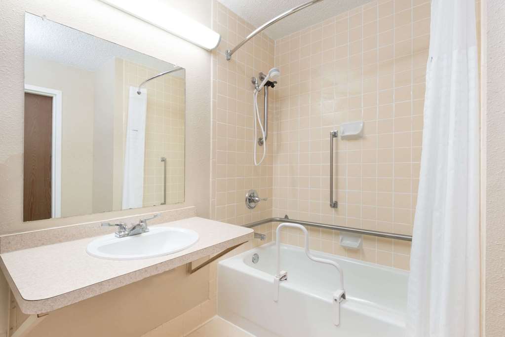 Days Inn by Wyndham Gillette - photo 12
