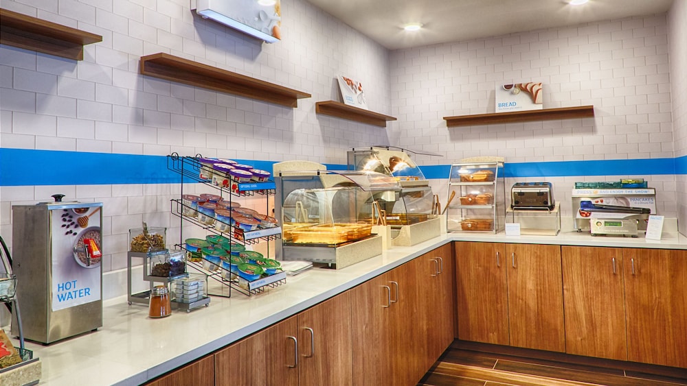 Holiday Inn Express Bordentown Trenton South by IHG - photo 24
