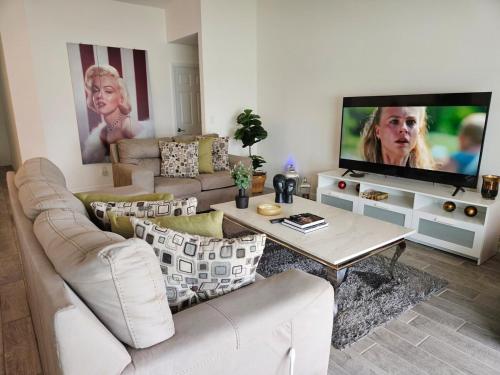 Villa Paz — 4-Star Luxury Hotel in Cape Coral, United States