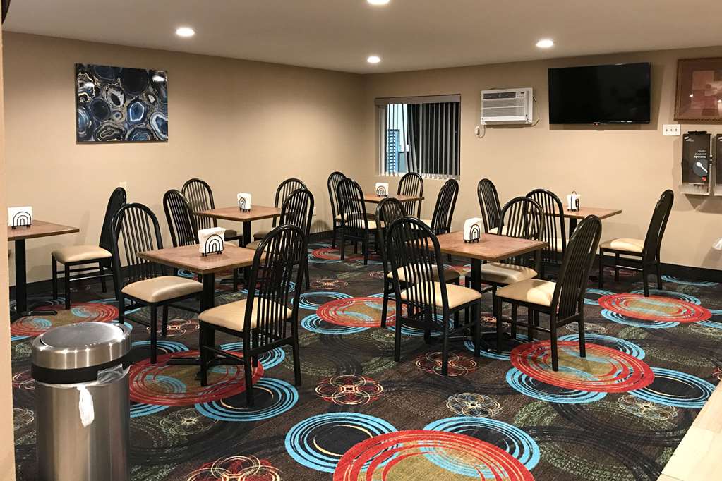Econo Lodge La Crosse North - photo 39
