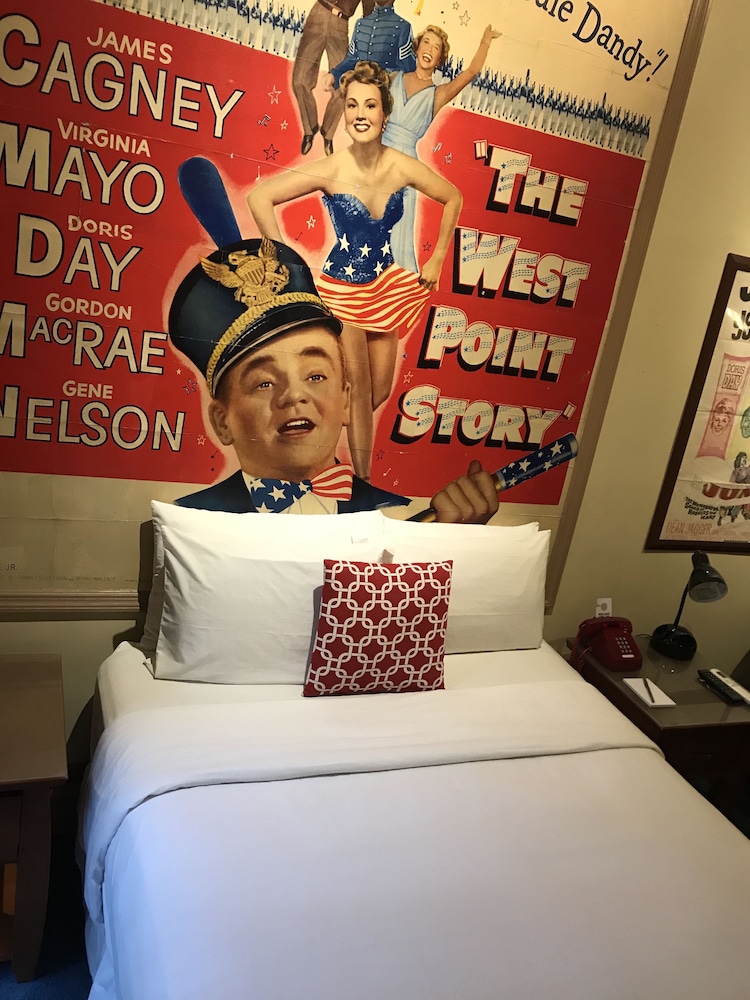 Chelsea Pines Inn - photo 18
