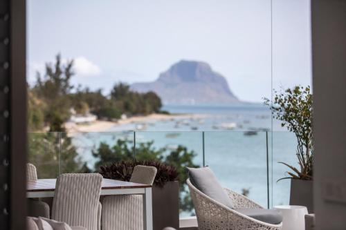 Ocean View Penthouse With Pool Beach and Sunset — 4-Star Luxury Hotel in Tamarin, Mauritius