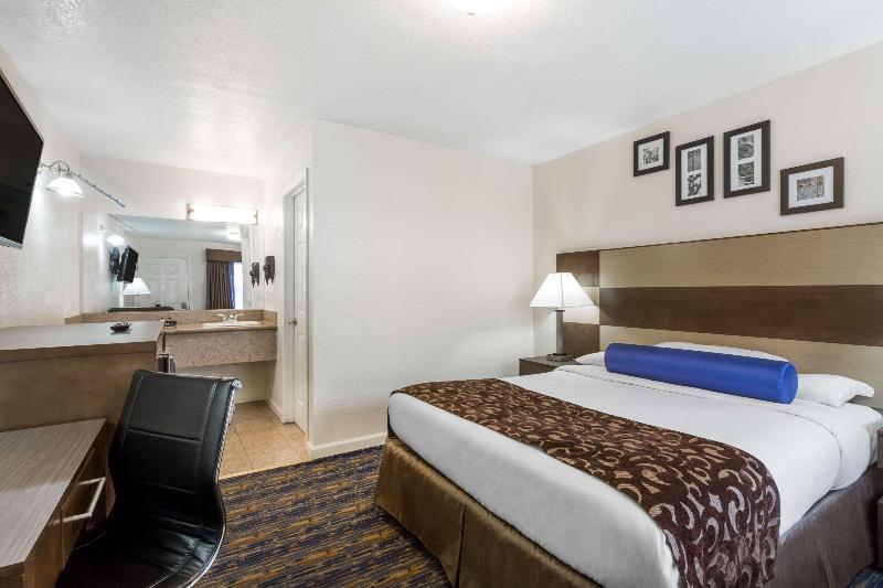 Howard Johnson by Wyndham Berkeley - photo 6