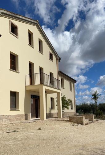 Agriturismo Poggio Ajano — 4-Star Luxury Hotel in Treia, Italy