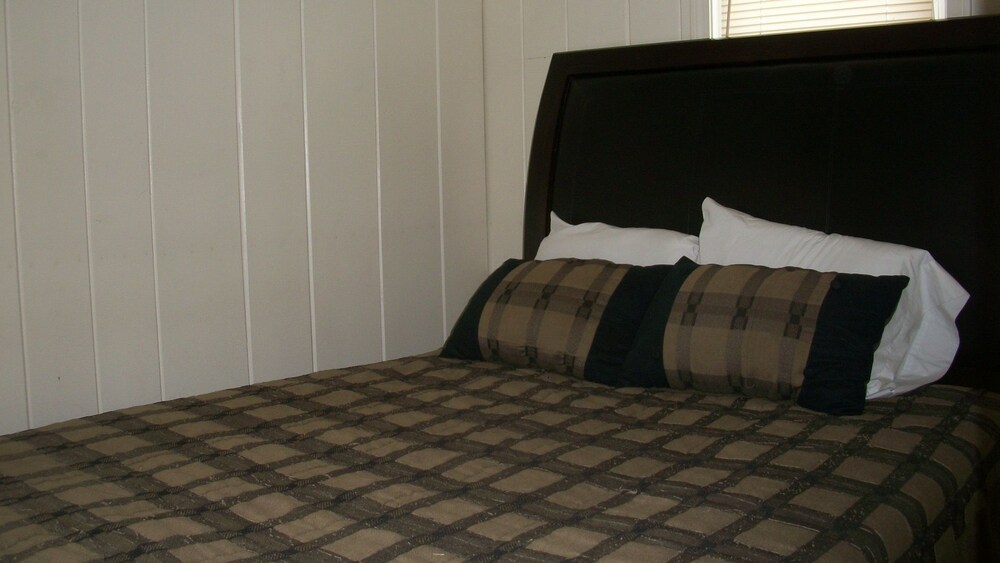 Nautical Motel and Suites - photo 8