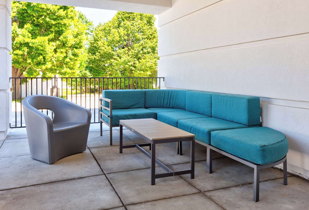 Hampton Inn Norfolk - photo 25