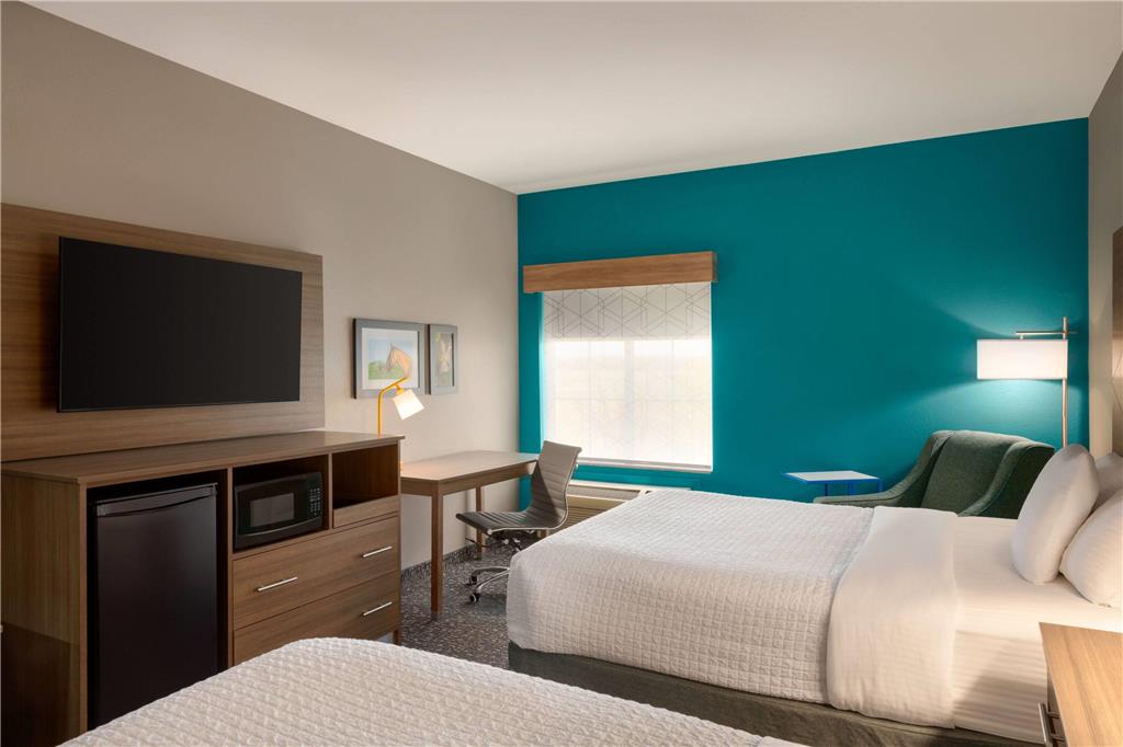 La Quinta Inn & Suites by Wyndham Shawnee - photo 19