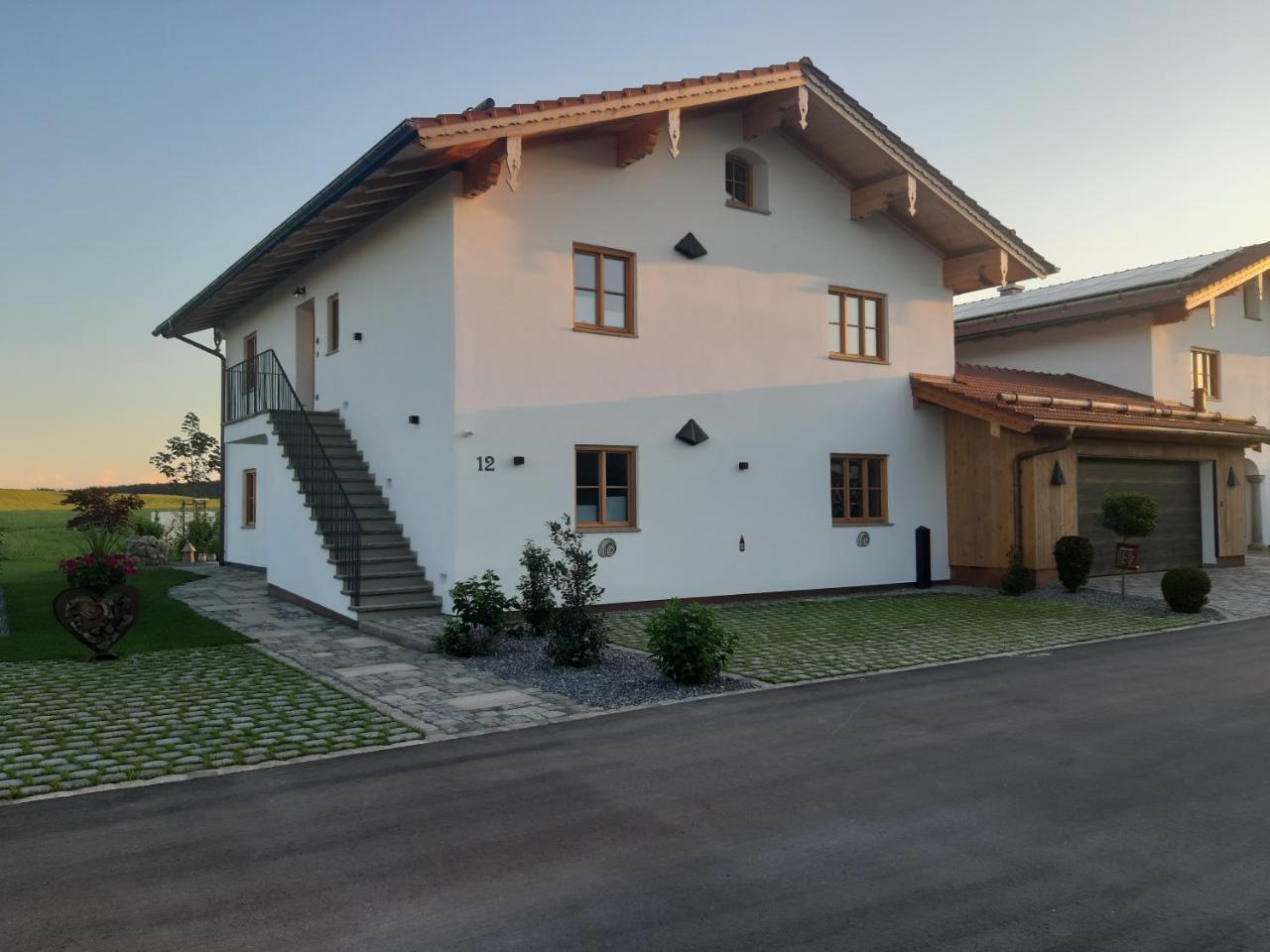Ferienwohnungen Schneckenhausen — 4-Star Luxury Hotel in Pittenhart, Germany
