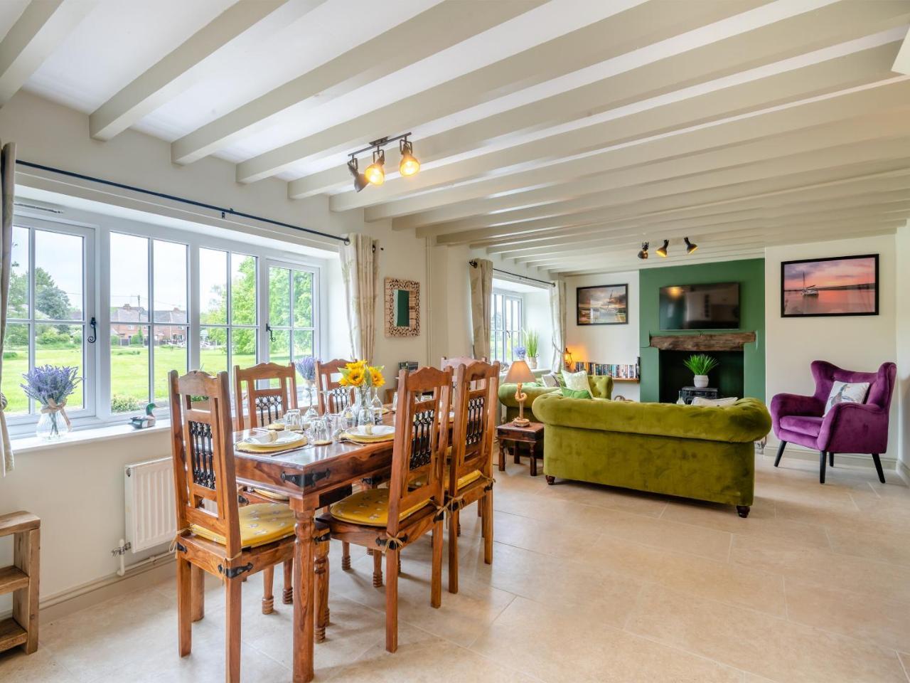 Seascape Cottage — 5-Star Luxury Hotel in Fakenham, United Kingdom