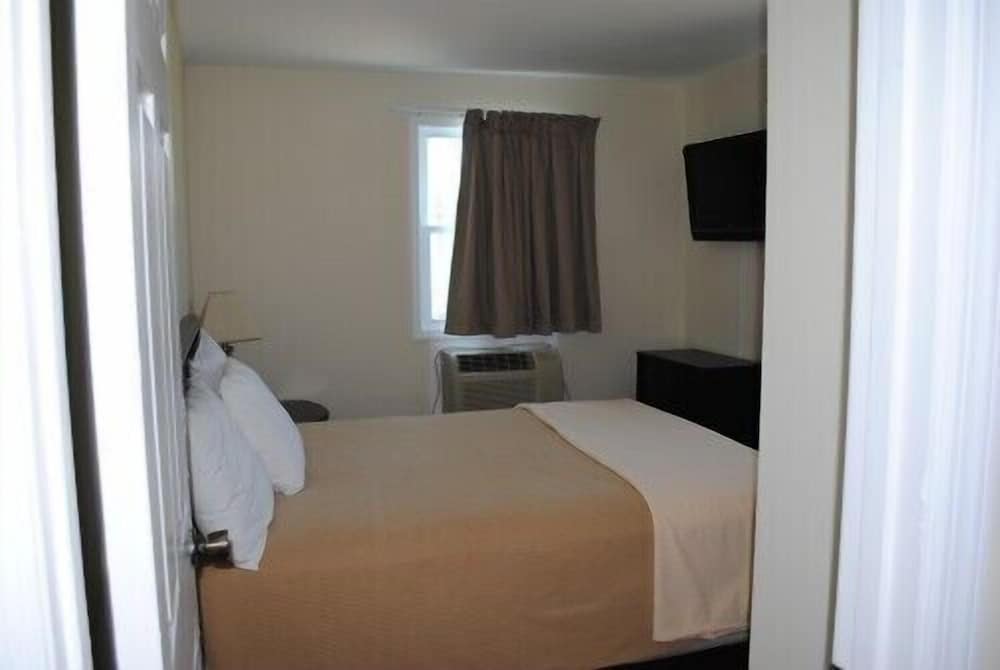 Shore Point Motel - photo 20