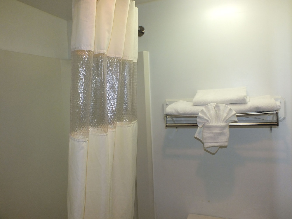 Travelodge Indianapolis Castleton - photo 13
