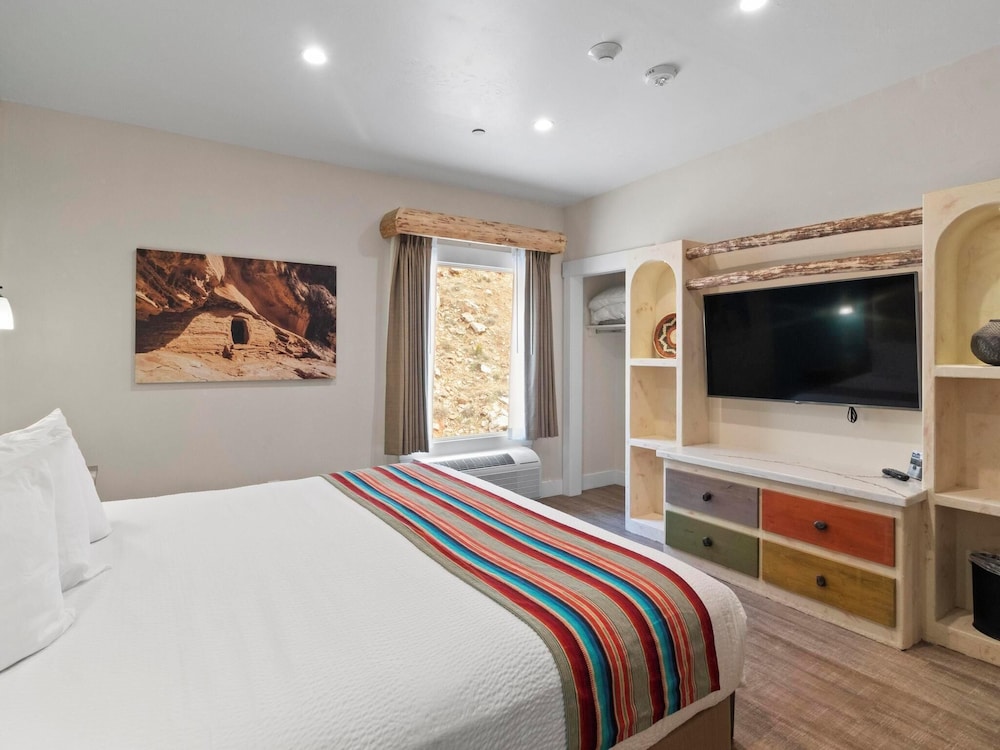Bluff Dwellings Resort - photo 18