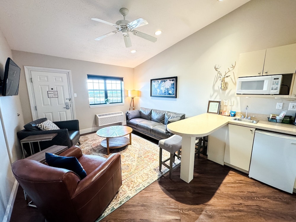 Pinemark Inn & Suites - photo 19