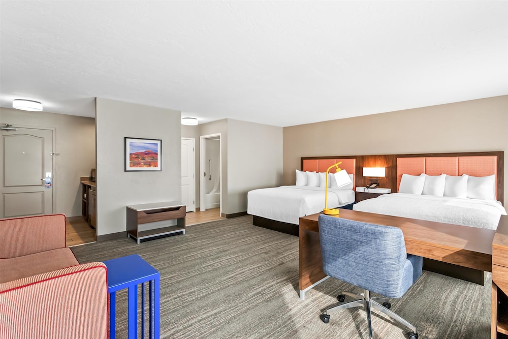 Hampton Inn & Suites Farmington - photo 11