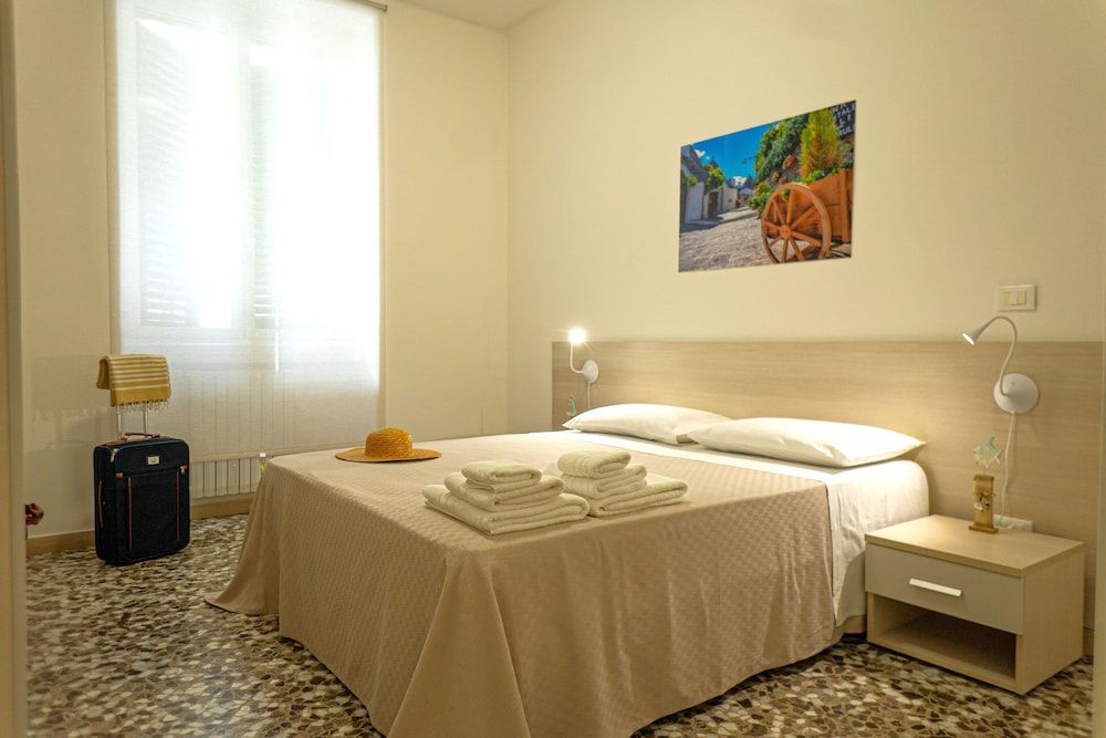 CityFlat Guest House — 4-Star Luxury Hotel in Bari, Italy