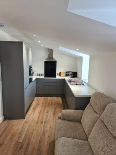 2 Bedroom Central Apartment — 4-Star Luxury Hotel in Leek, United Kingdom