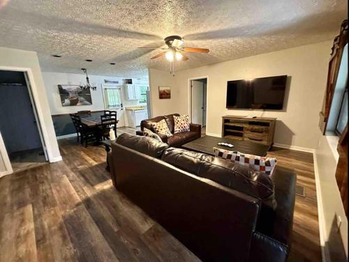 Kicback Shack near Forge - last minute hotel in Sevierville