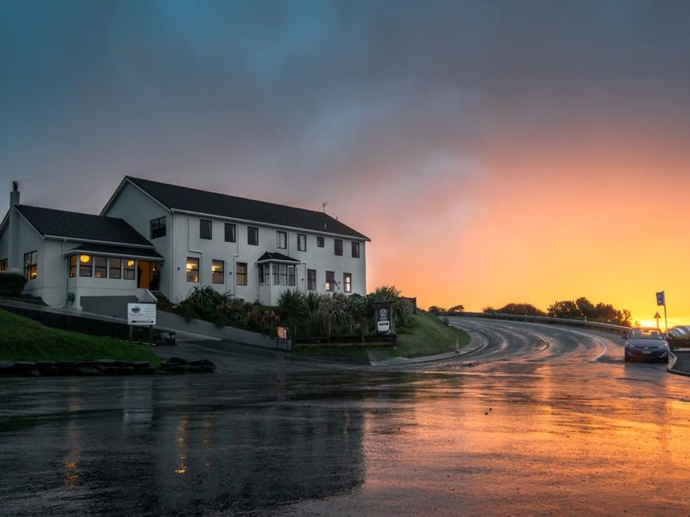 Lands End - last minute hotel in Bluff