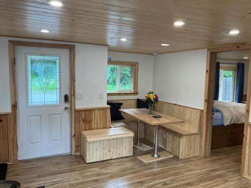 Two Lakes Guesthouse — 4-Star Luxury Hotel in Seward, United States