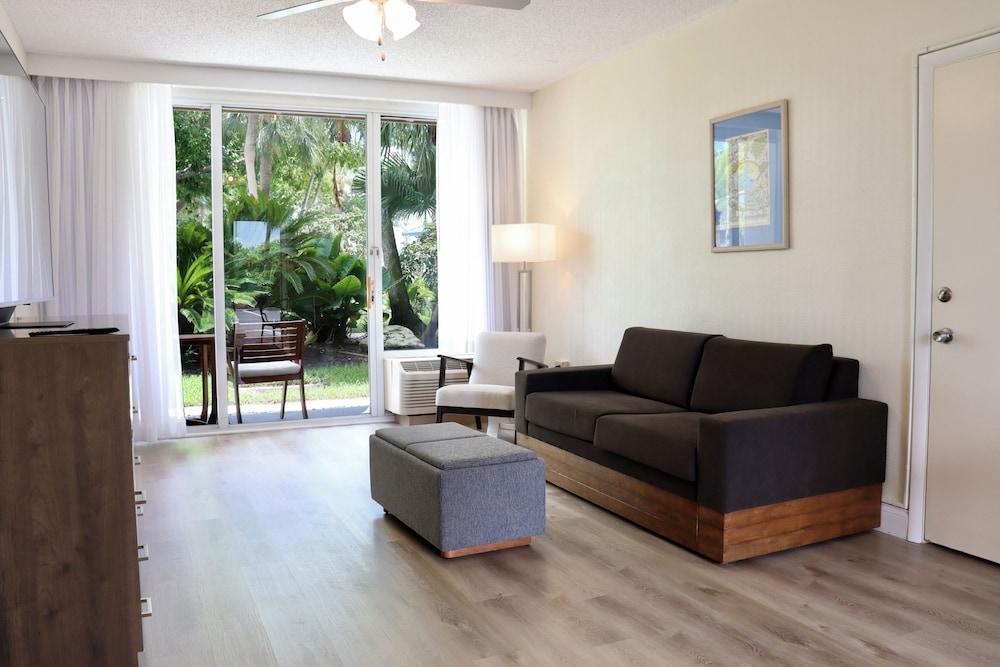 SkyBeach Resort - photo 11