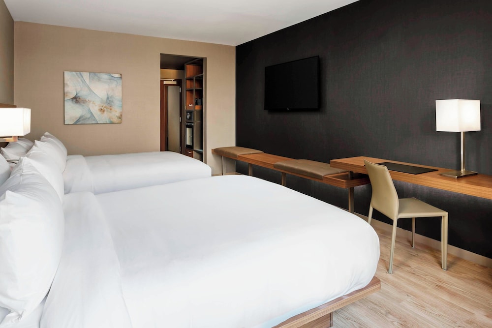 AC Hotel by Marriott Chapel Hill Downtown - photo 11
