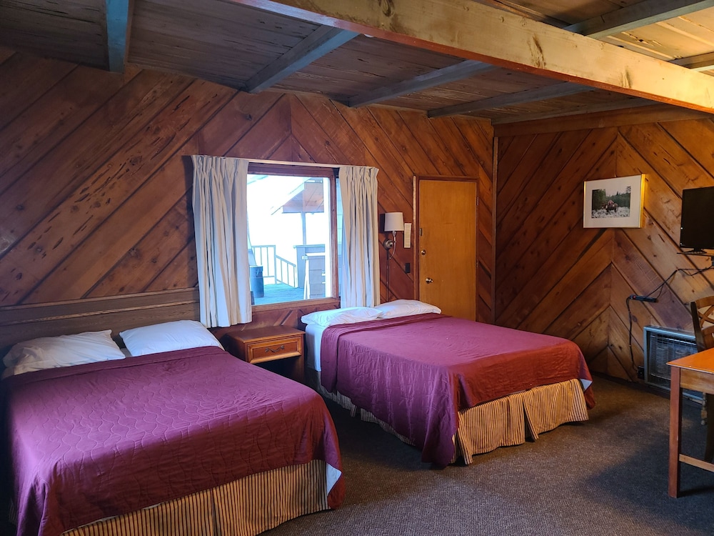 Bigfoot Motel - photo 7