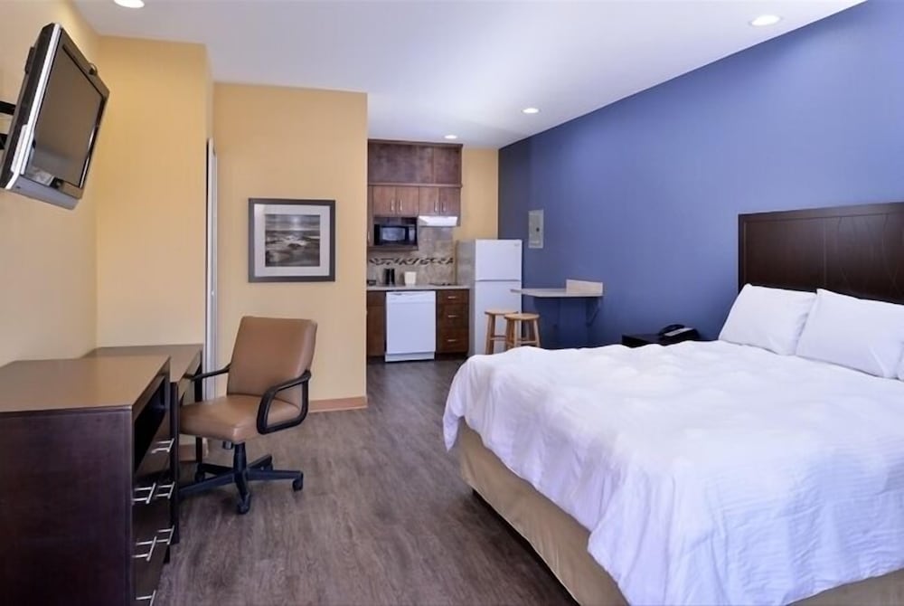 La Bonita Inn & Suites - photo 13