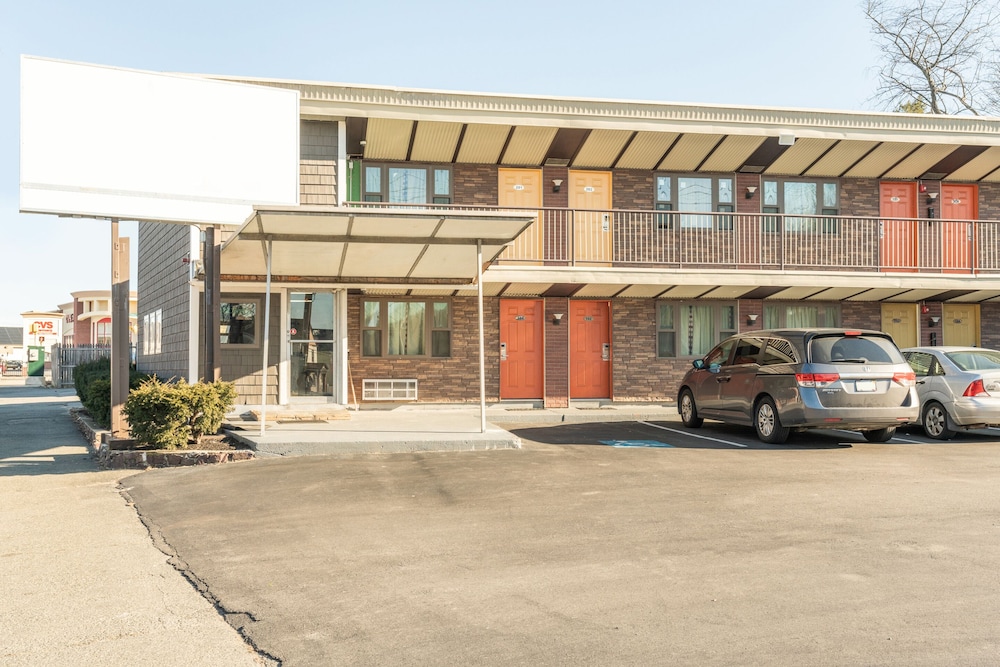 OYO Hotel Malden MA Broadway - photo 25