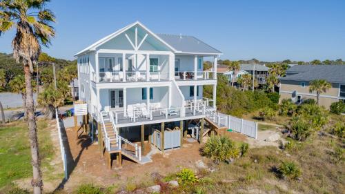 207 E Arctic Seahorsing Around Oceanfront 3 Bedrooms in Folly Beach, United States