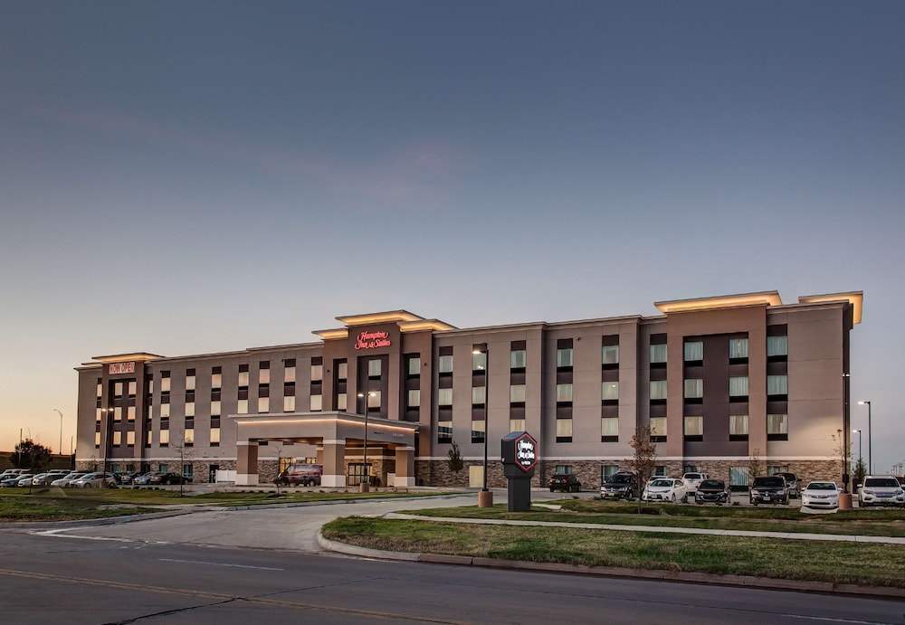 Hampton Inn & Suites Wichita Airport - featured photo