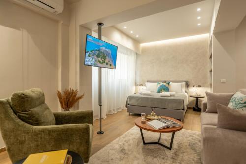 Derouse Othon Suite with Hydromassage Jacuzzi — 4-Star Luxury Hotel in Athens, Greece