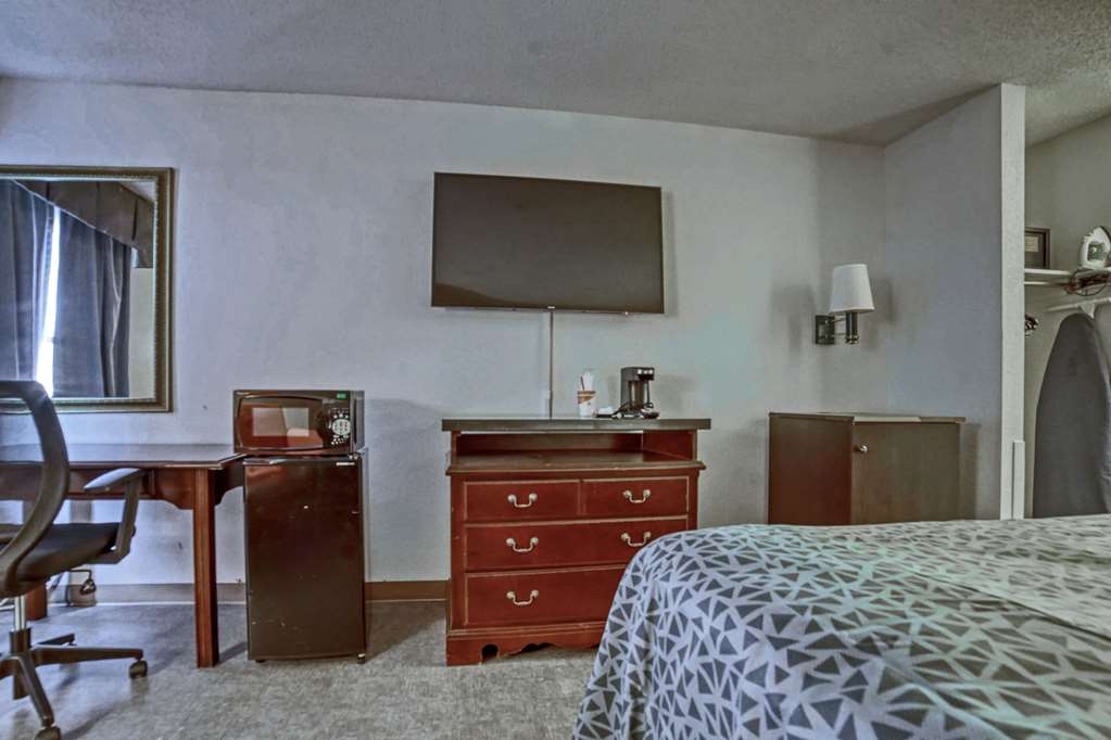 Econo Lodge Raleigh near Walnut Creek Amphitheatre - photo 31