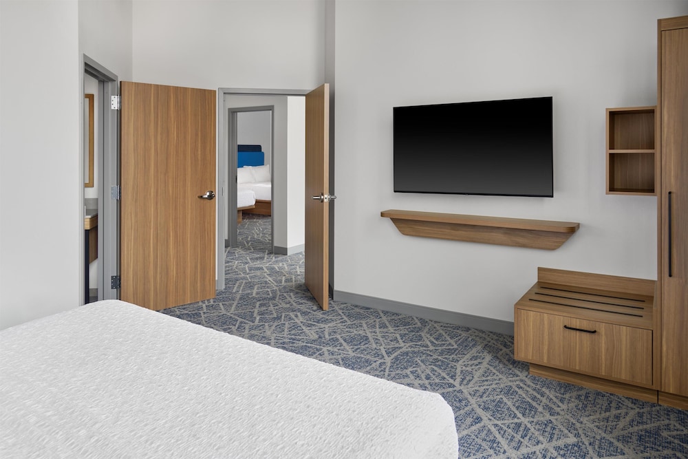 Hampton Inn by Hilton Lincoln Downtown - photo 43