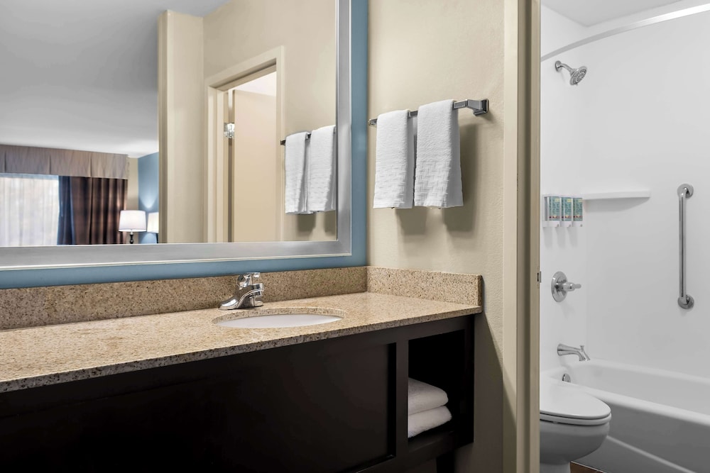 Best Western Newport Inn - photo 32